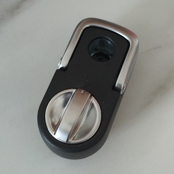 Range Rover Tie Down Compartment Hooks and Divider! - Picture 3 of 4